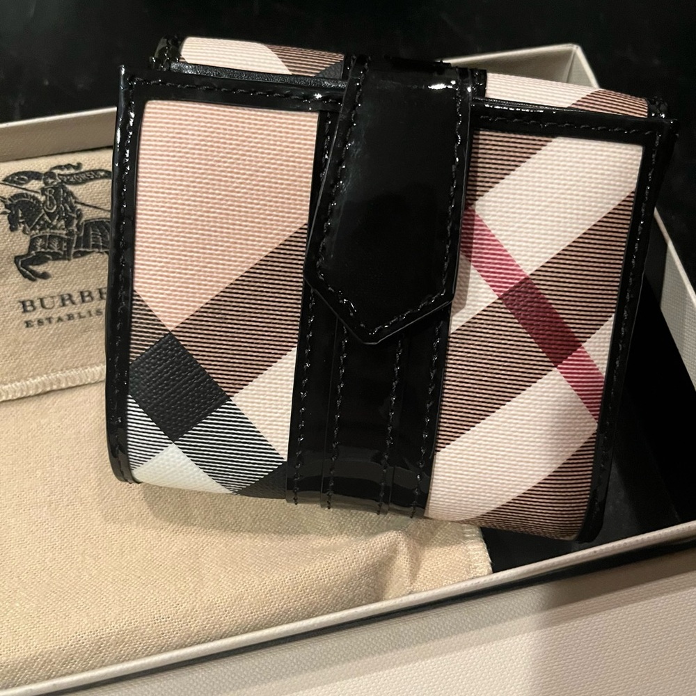 Burberry Nova Check Bifold Wallet, NWT. In original box and comes with dustbag